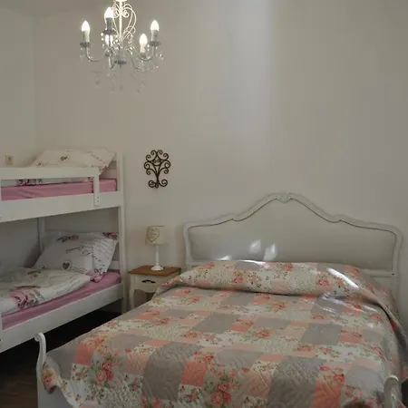 Apartment Pod Kostanji Osp Kültér fotó