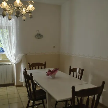 Apartment Pod Kostanji Osp Kültér fotó
