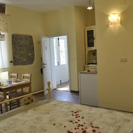 Apartment Pod Kostanji Osp Kültér fotó